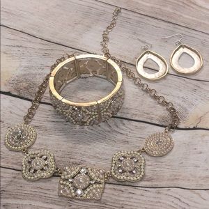 Matching Jewelry Set in Gold and Cream Like New